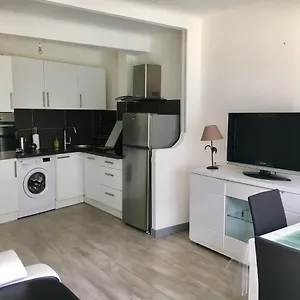  Appartement 2 Pièces à 50 M De La